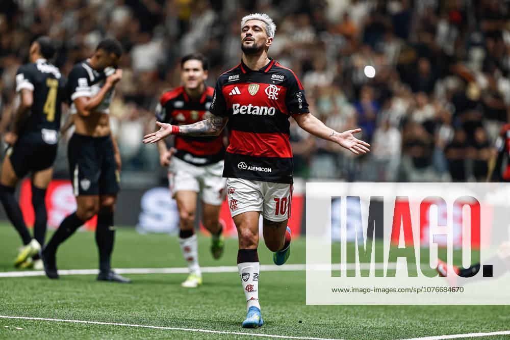 Belo Horizonte (MG) - 04 26 2026 - Brasileirao Atletico Mineiro vs Flamengo - Arrascaeta celebrating a goal in the match between Atletico Mineiro and Flamengo, valid for the 13th round of the 2026 Brasileirao, held at Mineirao, in the city of Belo Horizonte, on the night of this Saturday (25) of April 2026. Photo: Pedro TheNews2 WezioPress(Foto: Weziopress Thenews2 imago images) SPO