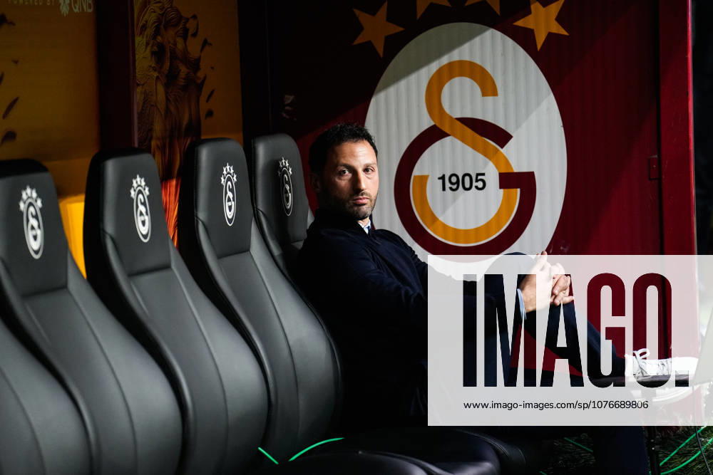 Galatasaray SK v Fenerbahce SK - Trendyol Super Lig Manager of Fenerbahce Domenico Tedesco looks on during the Trendyol Super League match between Galatasaray and Fenerbahce at Rams Park in Istanbul, Turkey, on April 26, 2026. Istanbul Istanbul Turkey