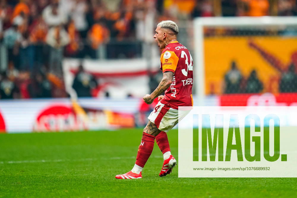 Galatasaray SK v Fenerbahce SK - Trendyol Super Lig Lucas Torreira of Galatasaray A.S. celebrates his team s first goal during the Trendyol Super League match between Galatasaray and Fenerbahce at Rams Park in Istanbul, Turkey, on April 26, 2026. Istanbul Istanbul Turkey