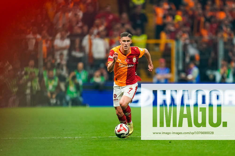 Galatasaray SK v Fenerbahce SK - Trendyol Super Lig Roland Sallai of Galatasaray SK is in action during the Trendyol Super League match between Galatasaray and Fenerbahce at Rams Park on April 26, 2026, in Istanbul, Turkey. Istanbul Istanbul Turkey