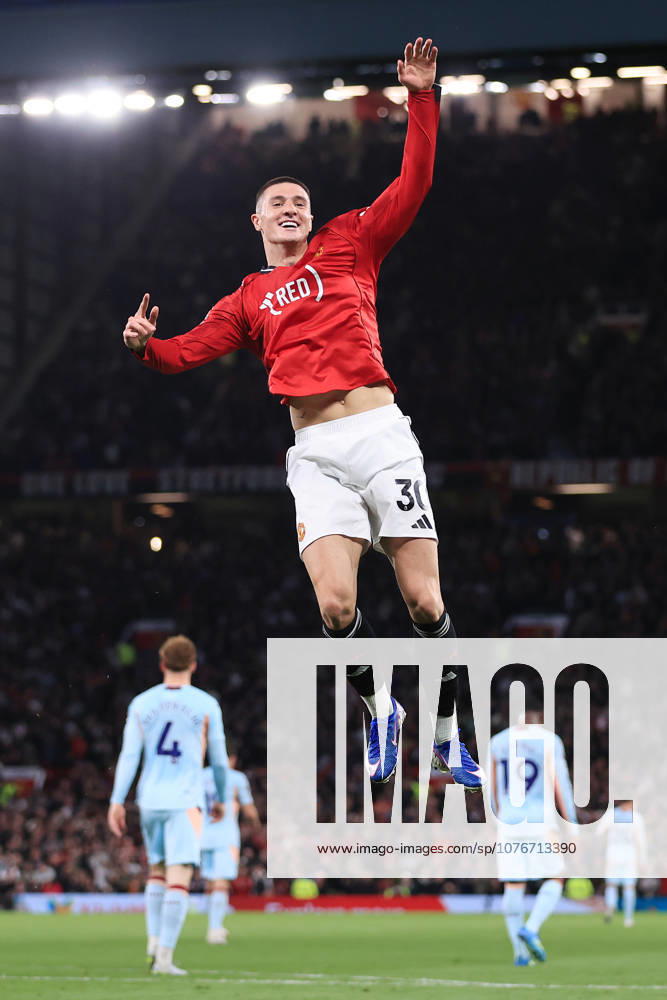 Fußball Premier League Manchester United gegen Brentford 27. April 2026 Premier League Manchester United gegen Brentford Benjamin Sesko von Manchester United jubelt nach seinem zweiten Tor Foto Simon Stacpoole Abseits Manchester UK