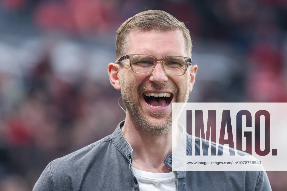 Soccer DFB Cup Bayer 04 Leverkusen FC Bayern Munich on 22 04 2026 at the BayArena in Leverkusen TV expert Per Mertesacker smiles and laughs MH