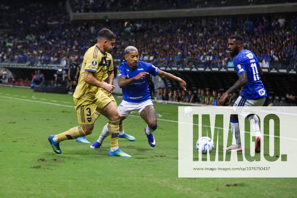Cruzeiro x Boca Juniors BELO HORIZONTE, MG - 28.04.2026: CRUZEIRO X BOCA JUNIORS - Matheus Pereira& 39;s ball dispute in the match between Cruzeiro x Boca Juniors for the Conmebol Libertadores de América 2026, at the Mineirao Stadium, this Tuesday night (28). (Photo: Allan Calisto Fotoarena) x2933726x AllanxCalisto