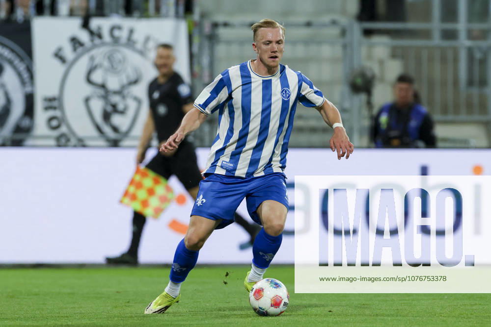 Isac Lidberg SV Darmstadt 98 controls the ball, 2 Bundesliga, SV Darmstadt 98 v SV 07 Elversberg, Merck Stadion am Böllenfalltor on April 25, 2026 in Darmstadt, Germany Photo by Marco Steinbrenner DeFodi Images Isac Lidberg SV Darmstadt 98 controls the ball, 2 Bundesliga, SV Darmstadt 98 v SV 07 Elversberg, Merck Stadion am Böllenfalltor, April 25, 2026 in Darmstadt, Germany Photo by Marco Steinbrenner DeFodi Images