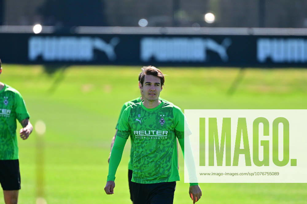 Moenchengladbach Football, Men, Season 2025 2026, Training Borussia Moenchengladbach Florian Neuhaus Gladbach DFL regulations prohibit any use of photographs as image sequences and or quasi video Borussia Park NRW Germany
