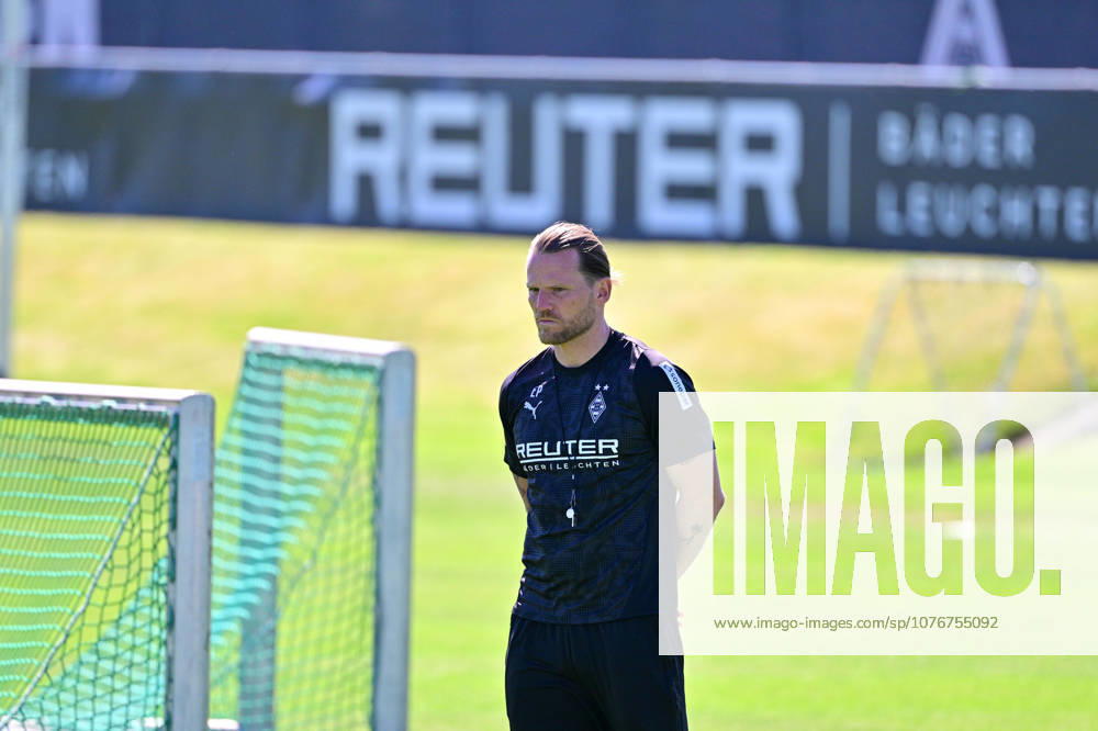 Moenchengladbach Fußball, Herren, Saison 2025 2026, Training Borussia Moenchengladbach Eugen Polanski Trainer Gladbach DFL regulations prohibit any use of photographs as image sequences and or quasi video Borussia Park NRW Germany
