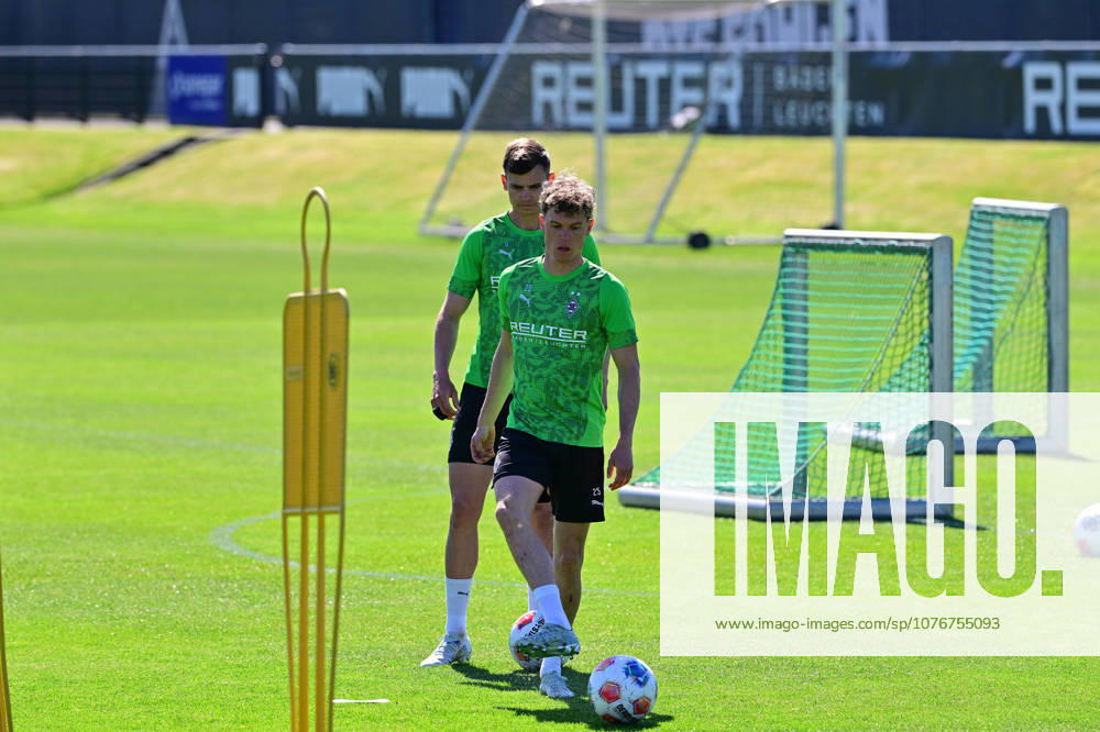 Moenchengladbach Football, Men, Season 2025 2026, Training Borussia Moenchengladbach Robin Hack Gladbach, front , behind Yannik Engelhardt Gladbach DFL regulations prohibit any use of photographs as image sequences and or quasi video Borussia Park NRW Germany