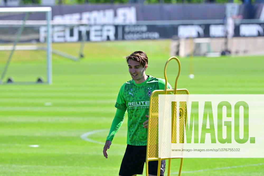 Moenchengladbach Football, Men, Season 2025 2026, Training Borussia Moenchengladbach Florian Neuhaus Gladbach DFL regulations prohibit any use of photographs as image sequences and or quasi video Borussia Park NRW Germany