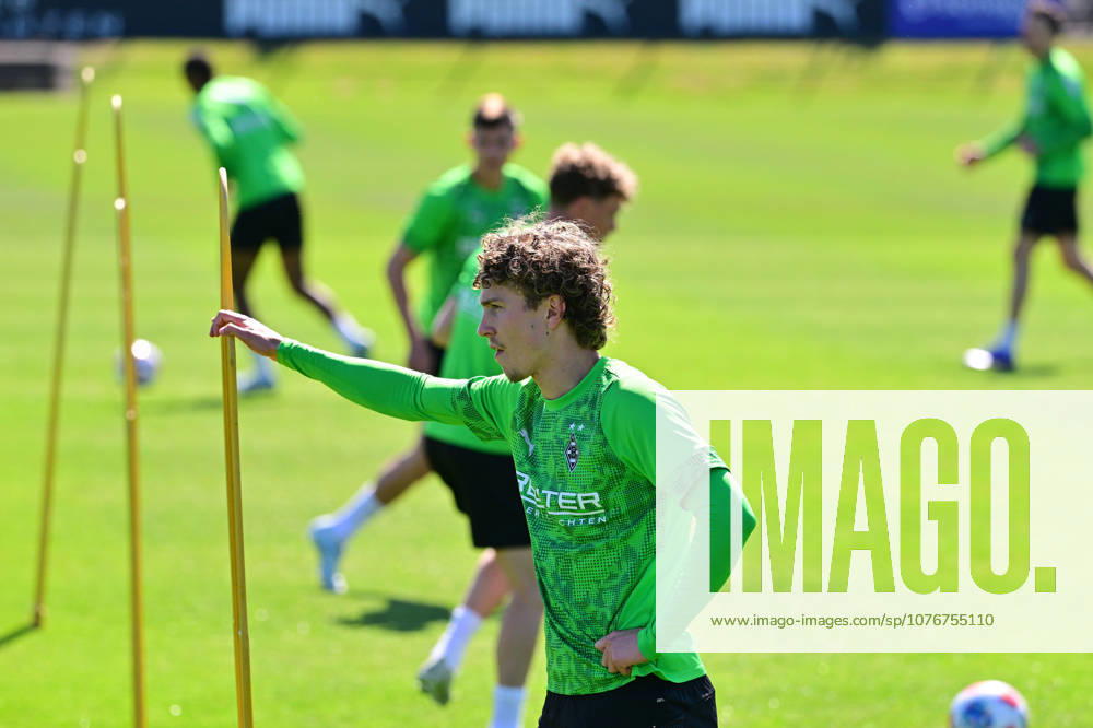 Moenchengladbach Football, Men, Season 2025 2026, Training Borussia Moenchengladbach Hugo Bolin Gladbach DFL regulations prohibit any use of photographs as image sequences and or quasi video Borussia Park NRW Germany