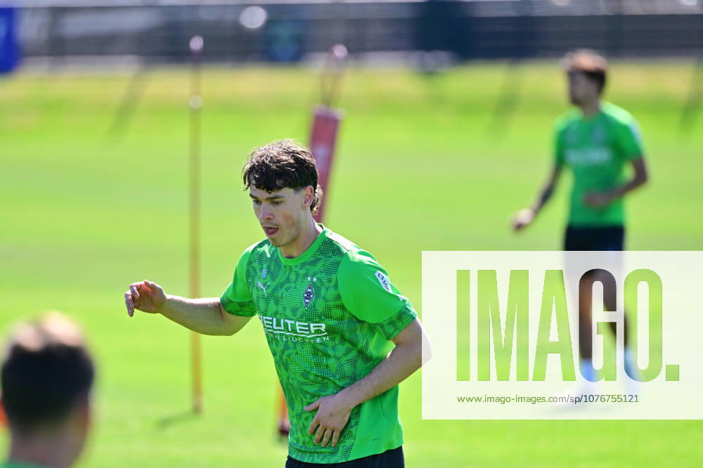 Moenchengladbach Football, Men, Season 2025 2026, Training Borussia Moenchengladbach Philipp Sander Gladbach DFL regulations prohibit any use of photographs as image sequences and or quasi video Borussia Park NRW Germany