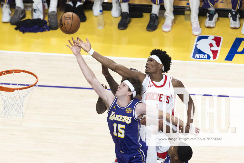 Los Angeles Lakers Austin Reaves (15) and Houston Rockets Amen Thompson (1) vie for a rebound during Game 5 of a first-round NBA, Basketball Herren, USA playoff series at Crypto.com Arena on Wednesday, April 29, 2026 in Los Angeles. Los Angeles United States - ZUMAs197 20260429_aaa_s197_264