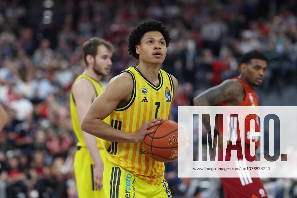 Jack Kayil Alba Berlin, 07 with ball, GER, FC Bayern Basketball vs Alba Berlin, Basketball, easycredit Basketball Bundesliga, 27 Matchday, Season 2025 2026, 01 05 2026, GER, FC Bayern Basketball vs Alba Berlin, Basketball, easycredit Basketball Bundesliga, 27 Matchday, Season 2025 2026, 01 05 2026 Muenchen