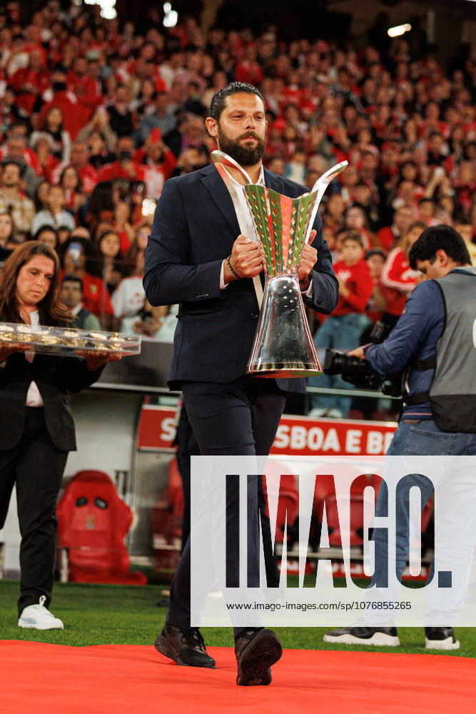 Benfica celebrating their sixth championship during Liga BPI game between teams of Sl Benfica and Sporting CP at Estadio da Luz (Luis Loureiro Ball Raw Images PT) Lisbon Estadio da luz Portugal