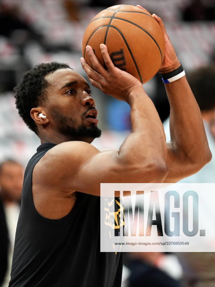 Toronto Raptors v Cleveland Cavaliers - NBA, Basketball Herren, USA Playoffs TORONTO, CANADA - MAY 1 : Donovan Mitchell of Cleveland Cavaliers warms up ahead of the Game Six of the Eastern Conference First Round NBA Playoffs between Cleveland Cavaliers and Toronto Raptors at the Scotiabank Arena on May 1, 2026 in Toronto, Ontario, Canada. Mert Alper Dervis Anadolu Ontario Canada. Editorial use only. Please get in touch for any other usage.