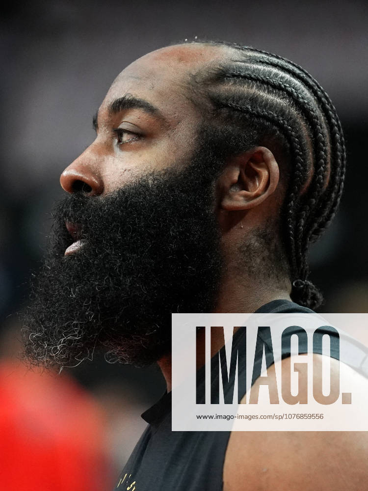 Toronto Raptors v Cleveland Cavaliers - NBA, Basketball Herren, USA Playoffs TORONTO, CANADA - MAY 1 : James Harden of Cleveland Cavaliers warms up ahead of the Game Six of the Eastern Conference First Round NBA Playoffs between Cleveland Cavaliers and Toronto Raptors at the Scotiabank Arena on May 1, 2026 in Toronto, Ontario, Canada. Mert Alper Dervis Anadolu Ontario Canada. Editorial use only. Please get in touch for any other usage.