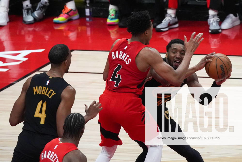 Toronto Raptors v Cleveland Cavaliers - NBA, Basketball Herren, USA Playoffs TORONTO, CANADA - MAY 1 : Donovan Mitchell (45) of Cleveland Cavaliers in action during the Game Six of the Eastern Conference First Round NBA Playoffs between Cleveland Cavaliers and Toronto Raptors at the Scotiabank Arena on May 1, 2026 in Toronto, Ontario, Canada. Mert Alper Dervis Anadolu Ontario Canada. Editorial use only. Please get in touch for any other usage.