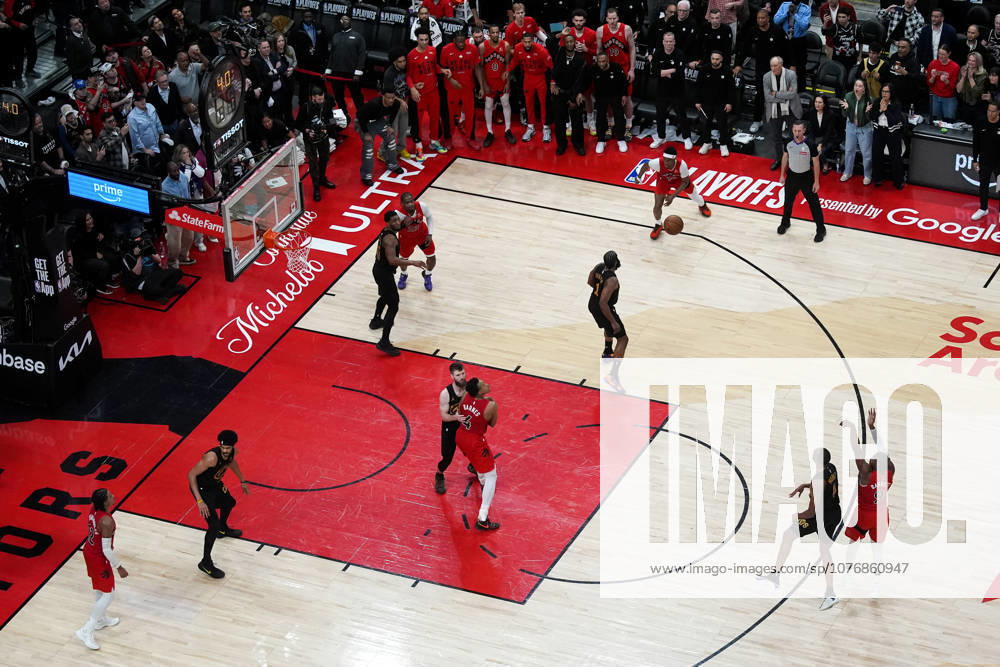 Toronto Raptors v Cleveland Cavaliers - NBA, Basketball Herren, USA Playoffs TORONTO, CANADA - MAY 1 : RJ Barrett (9) of Toronto Raptors shoots the game-winning three-point shot during the Game Six of the Eastern Conference First Round NBA Playoffs between Cleveland Cavaliers and Toronto Raptors at the Scotiabank Arena on May 1, 2026 in Toronto, Ontario, Canada. Mert Alper Dervis Anadolu Ontario Canada. Editorial use only. Please get in touch for any other usage.