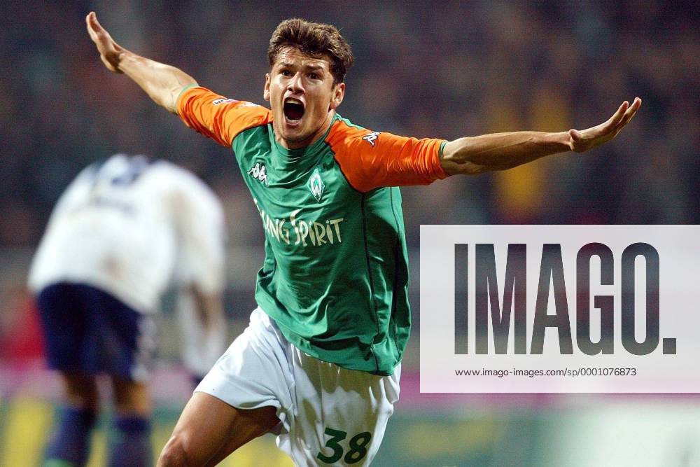 Nelson Haedo Valdez (Bremen) - Torjubel Fußball 1. BL Herren DFB-Pokal 2003 2004, Pokalspiel, Halbfinale, SV Werder Bremen Einzelbild Bremen Freude, Begeisterung,