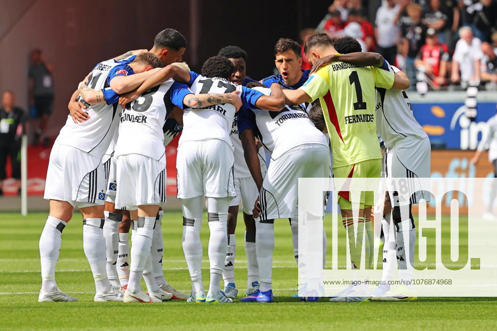 Frankfurt, Germany 02 May 2026 1 BL 2025 2026 Sp 32 Eintracht Frankfurt v Hamburger SV In the picture The HSV players form a team circle to close ranks DFL regulations prohibit any use of photographs as image sequences and or quasi video Deutsche Bank Park Hessen