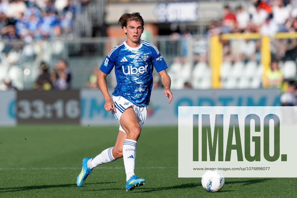 Como 1907 v SSC Napoli - Serie A Enilive Nico Paz of Como 1907 in action during the serie Serie A Enilive match between Como 1907 and SSC Napoli at Stadio Giuseppe Sinigaglia on May 2, 2026 in Como, Italy Como Stadio Giuseppe Sinigaglia Lombardia Italy