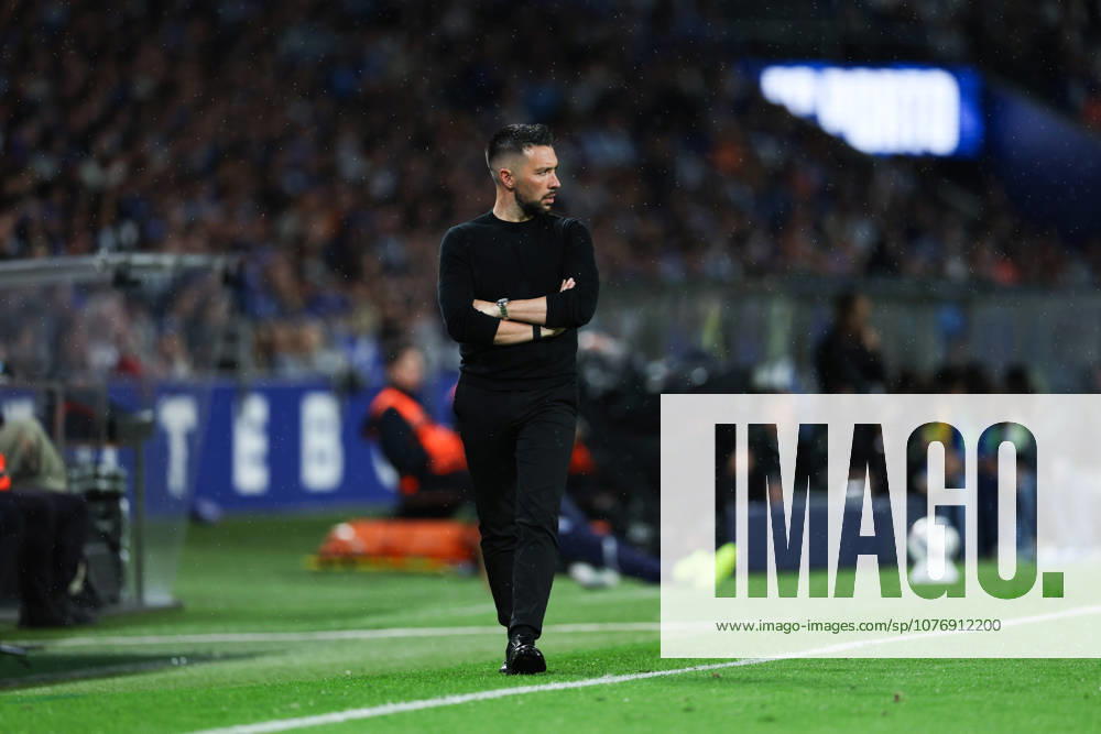 Porto, PORTUGAL - May 02: Francesco Farioli Coach of Fc Porto in action during of the Liga Portugal Betclic match between Fc Porto x Alverca at Estadio Dragao on May 02, 2026 in Porto, Portugal. Porto Portugal - ZUMAe141 20260502_zsp_e141_065