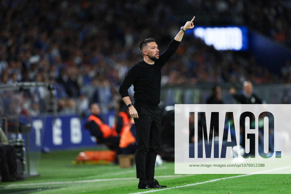 Porto, PORTUGAL - May 02: Francesco Farioli Coach of Fc Porto in action during of the Liga Portugal Betclic match between Fc Porto x Alverca at Estadio Dragao on May 02, 2026 in Porto, Portugal. Porto Portugal - ZUMAe141 20260502_zsp_e141_066