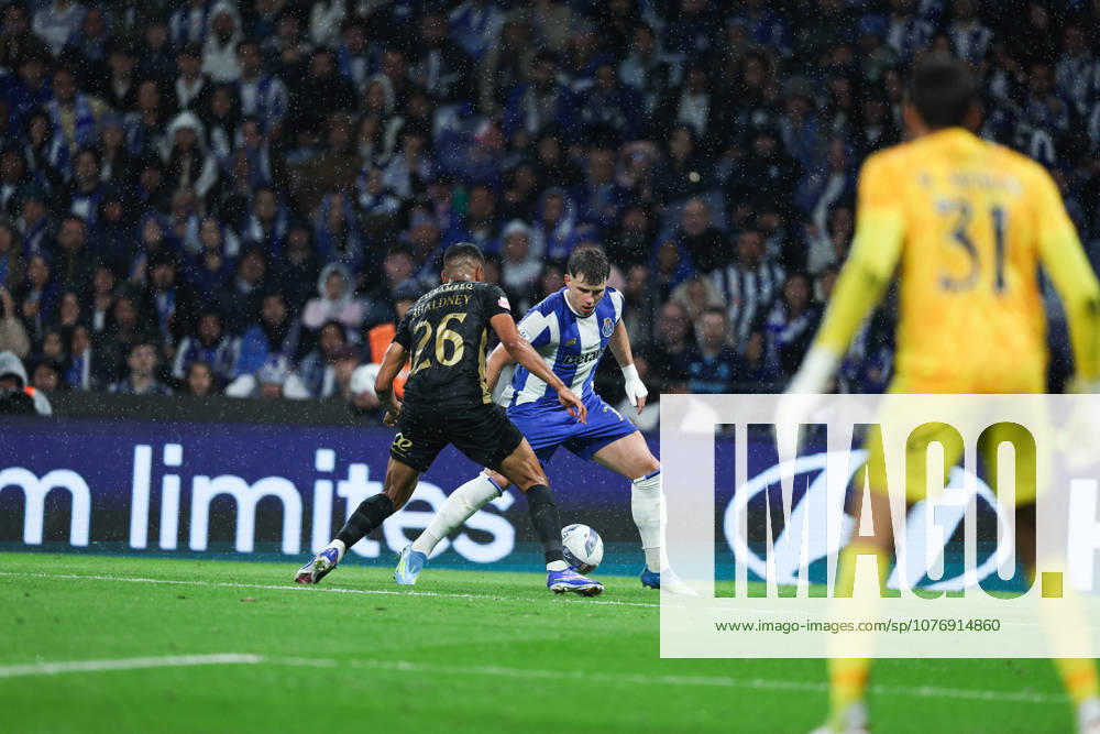 Porto, PORTUGAL - May 02: Oskar Pietuszewski of Fc Porto in action during of the Liga Portugal Betclic match between Fc Porto x Alverca at Estadio Dragao on May 02, 2026 in Porto, Portugal. Porto Portugal - ZUMAe141 20260502_zsp_e141_049