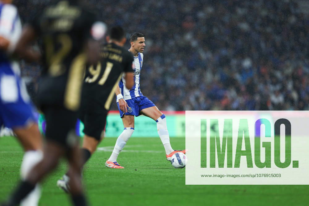 Porto, PORTUGAL - May 02: Jan Bednarek of Fc Porto in action during of the Liga Portugal Betclic match between Fc Porto x Alverca at Estadio Dragao on May 02, 2026 in Porto, Portugal. Porto Portugal - ZUMAe141 20260502_zsp_e141_046