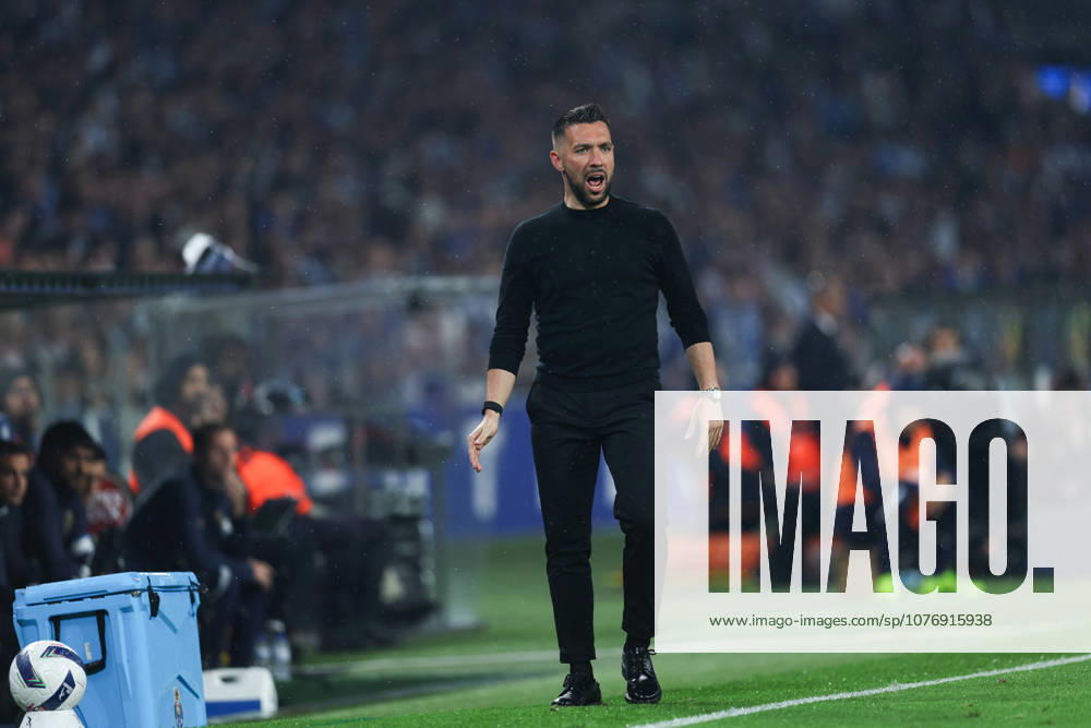 Porto, PORTUGAL - May 02: Francesco Farioli Coach of Fc Porto in action during of the Liga Portugal Betclic match between Fc Porto x Alverca at Estadio Dragao on May 02, 2026 in Porto, Portugal. Porto Portugal - ZUMAe141 20260502_zsp_e141_033