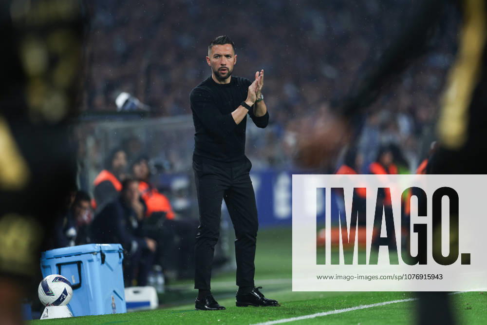 Porto, PORTUGAL - May 02: Francesco Farioli Coach of Fc Porto in action during of the Liga Portugal Betclic match between Fc Porto x Alverca at Estadio Dragao on May 02, 2026 in Porto, Portugal. Porto Portugal - ZUMAe141 20260502_zsp_e141_035