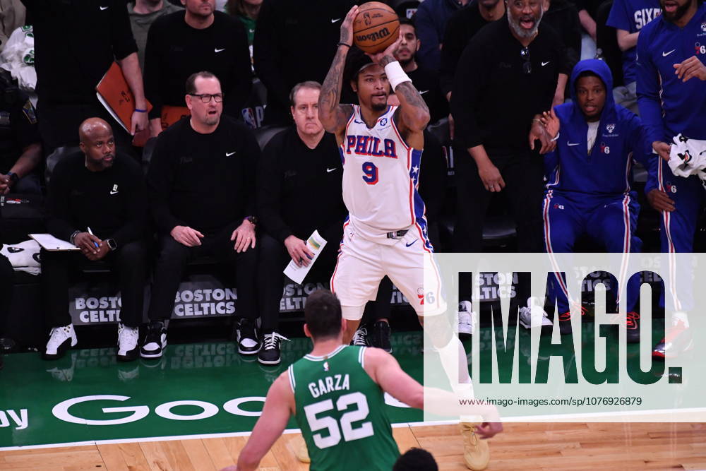 Boston Celtics v Philadelphia 76ers - NBA, Basketball Herren, USA Playoffs BOSTON, UNITED STATES - MAY 02: Kelly Oubre Jr. of Philadelphia takes a three pointer shot during a match between the Boston Celtics face the Philadelphia 76ers in Game Seven of their first-round playoff series at TD Garden in Boston, Massachusetts, on May 02, 2026. Joseph Prezioso Anadolu Massachusetts United States. Editorial use only. Please get in touch for any other usage.