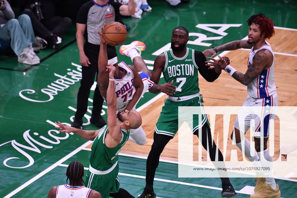 Boston Celtics v Philadelphia 76ers - NBA, Basketball Herren, USA Playoffs BOSTON, UNITED STATES - MAY 02: VJ Edgecombie (77) of Philadelphia 76ers blocks a shot by Celtics’ Derrick White (9) during a match between the Boston Celtics face the Philadelphia 76ers in Game Seven of their first-round playoff series at TD Garden in Boston, Massachusetts, on May 02, 2026. Joseph Prezioso Anadolu Massachusetts United States. Editorial use only. Please get in touch for any other usage.