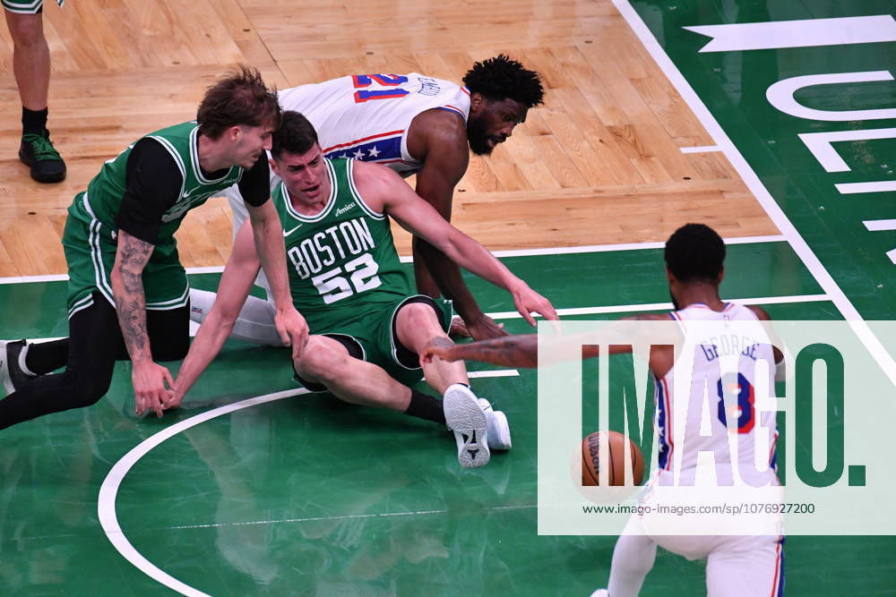 Boston Celtics v Philadelphia 76ers - NBA, Basketball Herren, USA Playoffs BOSTON, UNITED STATES - MAY 02: Players in action during a match between the Boston Celtics face the Philadelphia 76ers in Game Seven of their first-round playoff series at TD Garden in Boston, Massachusetts, on May 02, 2026. Joseph Prezioso Anadolu Massachusetts United States. Editorial use only. Please get in touch for any other usage.