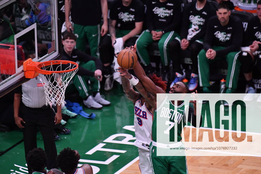 Boston Celtics v Philadelphia 76ers - NBA, Basketball Herren, USA Playoffs BOSTON, UNITED STATES - MAY 02: Boston Celtics’ Jaylen Brown (7) takes a shot on net during a match between the Boston Celtics face the Philadelphia 76ers in Game Seven of their first-round playoff series at TD Garden in Boston, Massachusetts, on May 02, 2026. Joseph Prezioso Anadolu Massachusetts United States. Editorial use only. Please get in touch for any other usage.