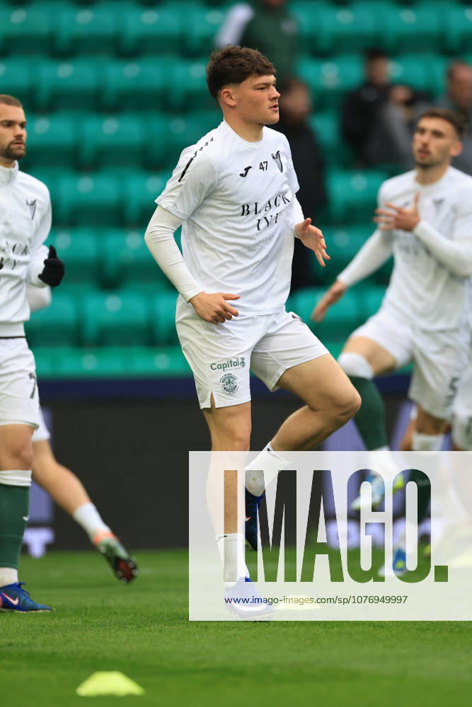 Hibernian v Celtic William Hill Premiership Owen Elding of Hibernian warms up during the William Hill Premiership match at Easter Road, Edinburgh 03 05 2026 UK Newspapers OUT
