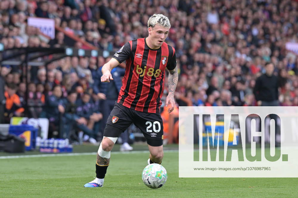 Bournemouth v Crystal Palace, Premier League Alex Jimenez (20) of AFC Bournemouth on the attack during the Premier League match between Bournemouth and Crystal Palace at the Vitality Stadium, Bournemouth, UK on 3 May 2026. Bournemouth Vitality Stadium Dorset UK Editorial use only DataCo restrictions apply See www.football-dataco.com ,