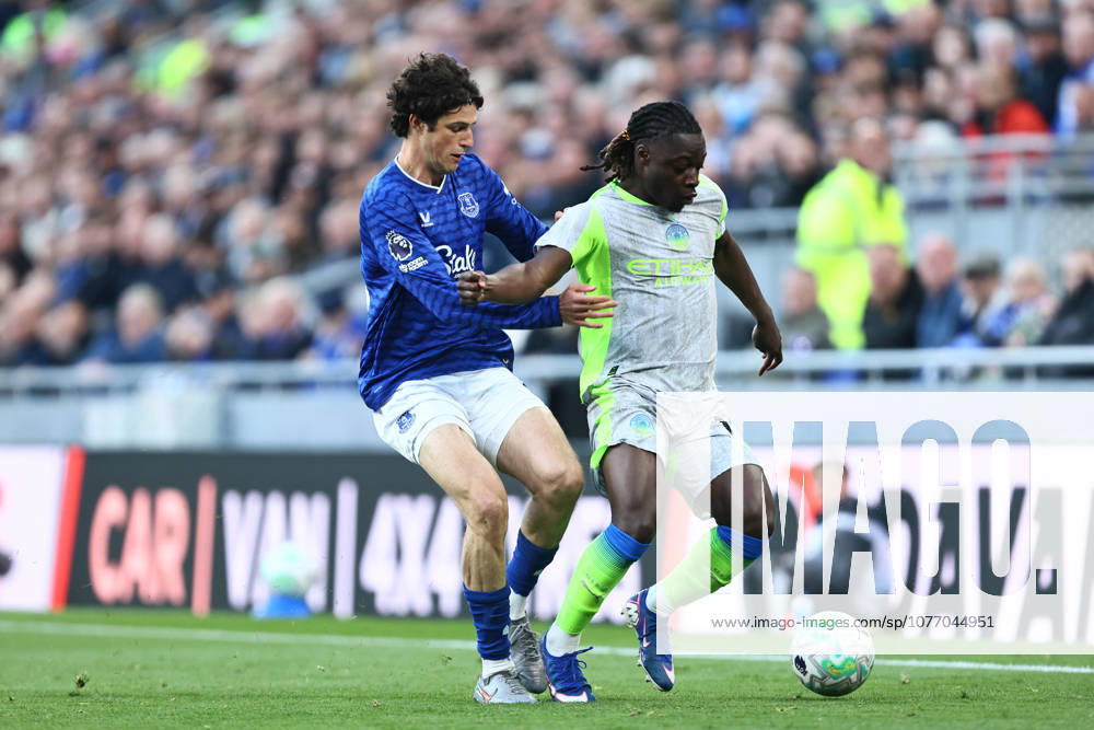 Merlin Rohl of Everton and Jeremy Doku of Manchester City Everton v Manchester City, Premier League, Football, Hill Dickinson Stadium, Liverpool , UK - 04 May 2026Liverpool Hill Dickinson Stadium United Kingdom