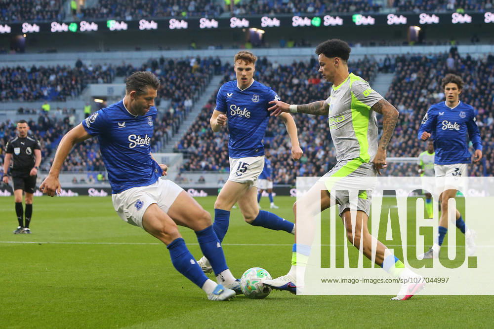 James Tarkowski of Everton and Nico O Reilly of Manchester City Everton v Manchester City, Premier League, Football, Hill Dickinson Stadium, Liverpool , UK - 04 May 2026Liverpool Hill Dickinson Stadium United Kingdom