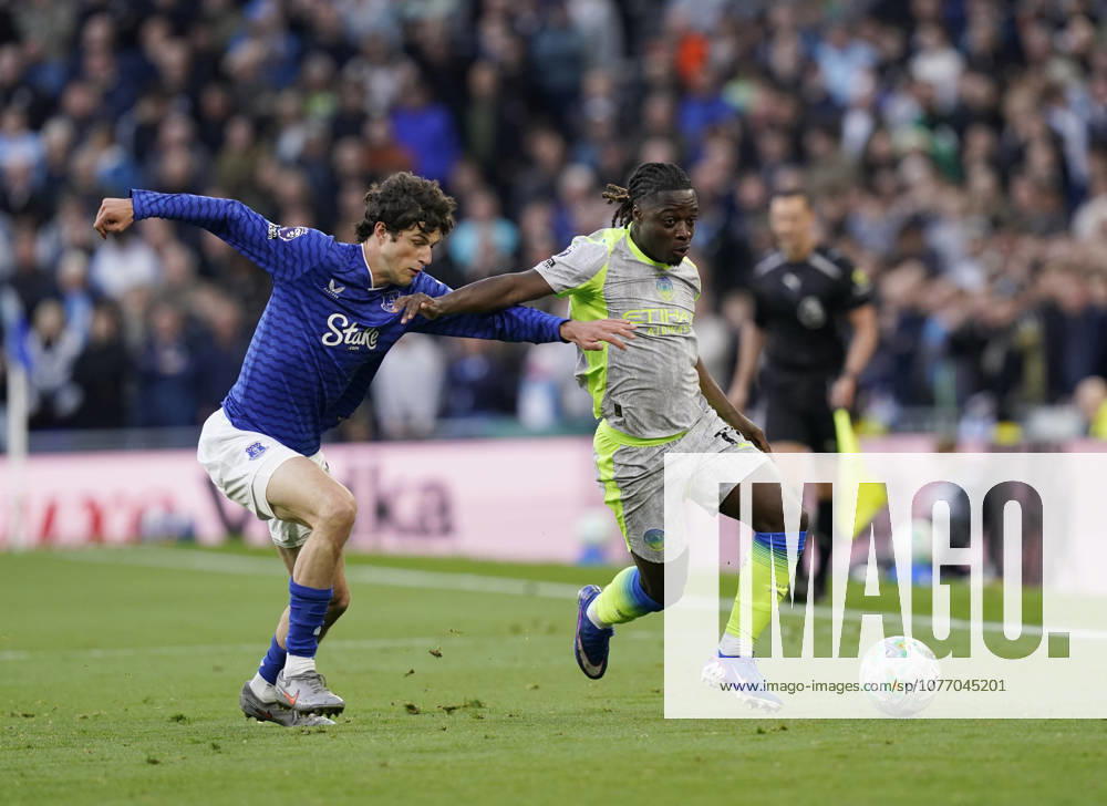 Liverpool, England, 4th May 2026. Merlin Röhl of Everton tackles Jeremy Doku of Manchester City during the Everton vs Manchester City Premier League match at Hill Dickinson Stadium, Liverpool. Picture credit should read: Andrew Yates Sportimage . SPI_012_AY_Everton_Man_City SPI-4779-0012