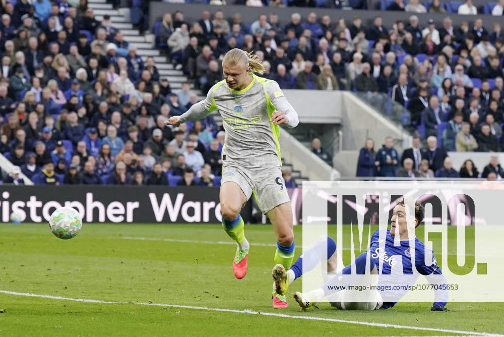 Liverpool, England, 4th May 2026. James Garner of Everton (r) blocks a shot by Erling Haaland of Manchester City during the Everton vs Manchester City Premier League match at Hill Dickinson Stadium, Liverpool. Picture credit should read: Andrew Yates Sportimage . SPI_013_AY_Everton_Man_City SPI-4779-0014