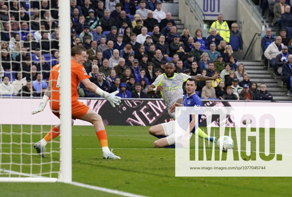 Liverpool, England, 4th May 2026. Antoine Semenyo of Manchester City shoots across goal during the Everton vs Manchester City Premier League match at Hill Dickinson Stadium, Liverpool. Picture credit should read: Andrew Yates Sportimage . SPI_016_AY_Everton_Man_City SPI-4779-0016
