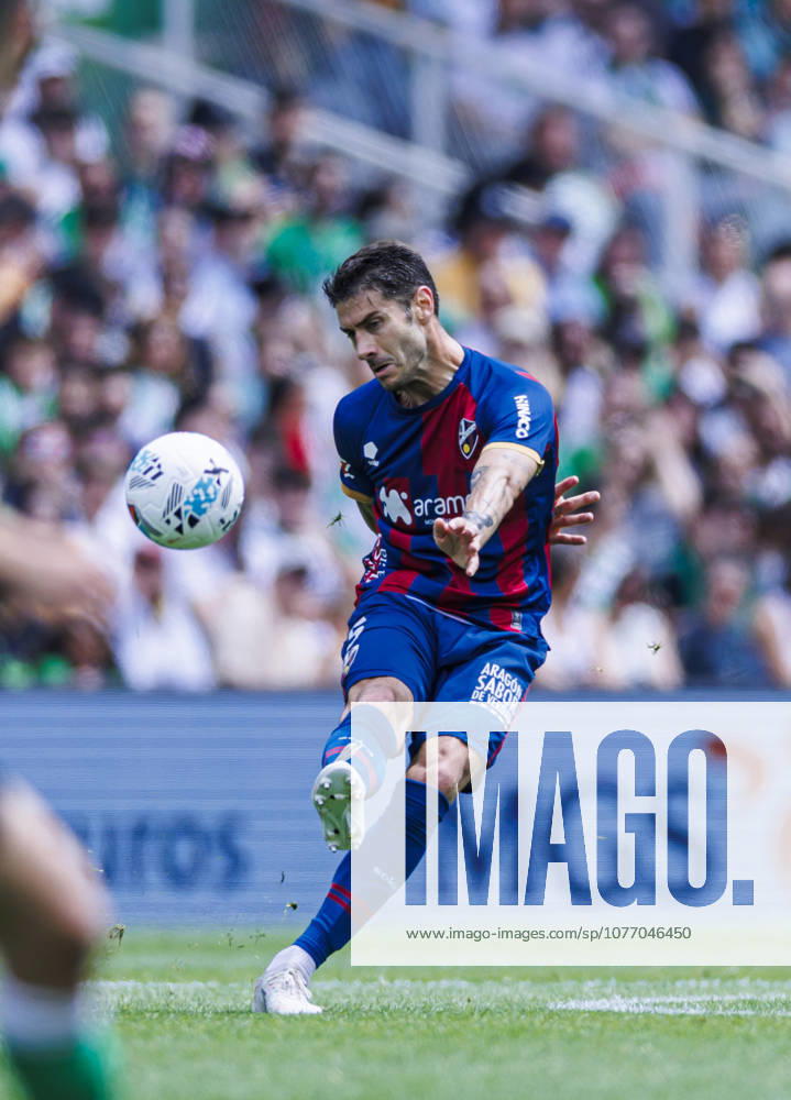 Real Racing Club de Santander vs SD Huesca - LaLiga Hypermotion - 03 05 2026 Inigo Pina of SD Huesca controls the ball during the LaLiga Hypermotion match between Real Racing Club de Santander and SD Huesca at Estadio El Sardinero on May 03, 2026 in Santander, Spain. Santander Spain