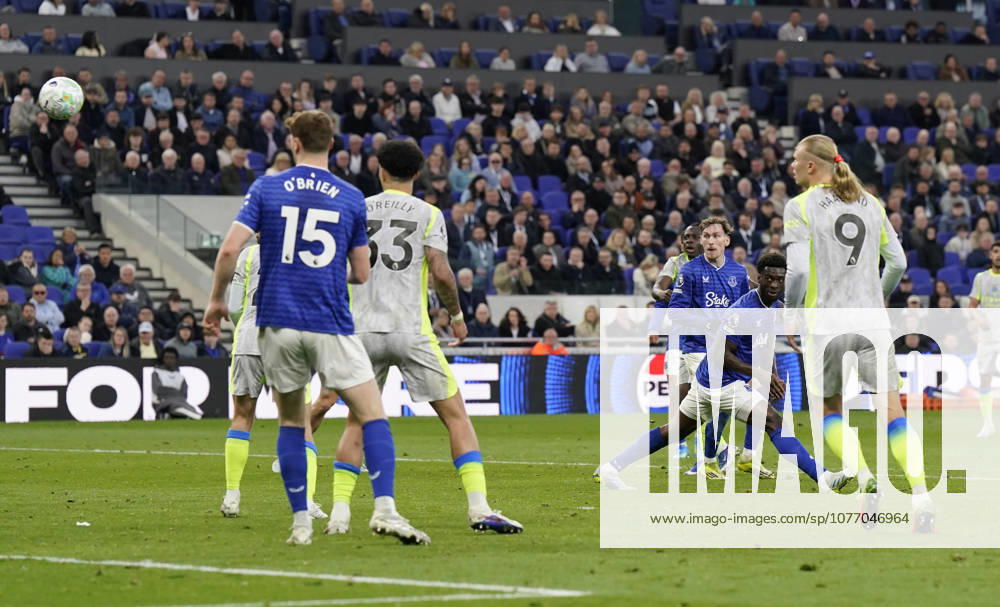 Liverpool, England, 4th May 2026. Jeremy Doku of Manchester City scores the first goal during the Everton vs Manchester City Premier League match at Hill Dickinson Stadium, Liverpool. Picture credit should read: Andrew Yates Sportimage . SPI_020_AY_Everton_Man_City SPI-4779-0020