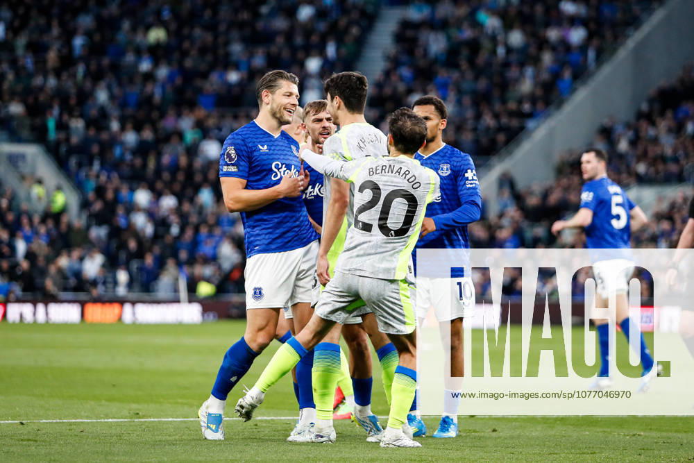 Everton v Manchester City Premier League James Tarkowski of Everton is pushed by Abdukodir Khusanov of Manchester City during the Premier League match at the Hill Dickinson Stadium, Liverpool 04 05 2026 UK Newspapers OUT