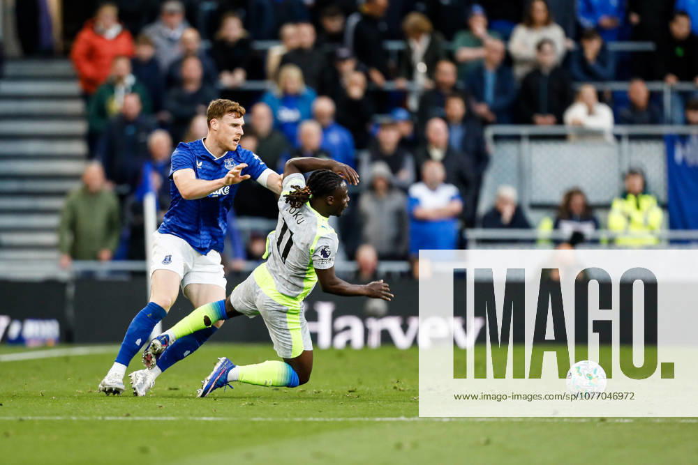 Everton v Manchester City Premier League Jake O Brien of Everton fouls Jeremy Doku of Manchester City during the Premier League match at the Hill Dickinson Stadium, Liverpool 04 05 2026 UK Newspapers OUT