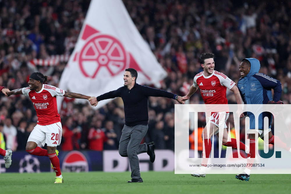 London, England, 5th May 2026. Mikel Arteta manager of Arsenal celebrates with Noni Madueke (L), Declan Rice (2nd R) and Eberechi Eze of Arsenal after the Arsenal vs Atletico Madrid UEFA Champions League match at the Emirates Stadium, London. Picture credit should read: David Klein Sportimage . SPI_161_DK_Arsenal_Athletico_Madrid SPI-4781-0161