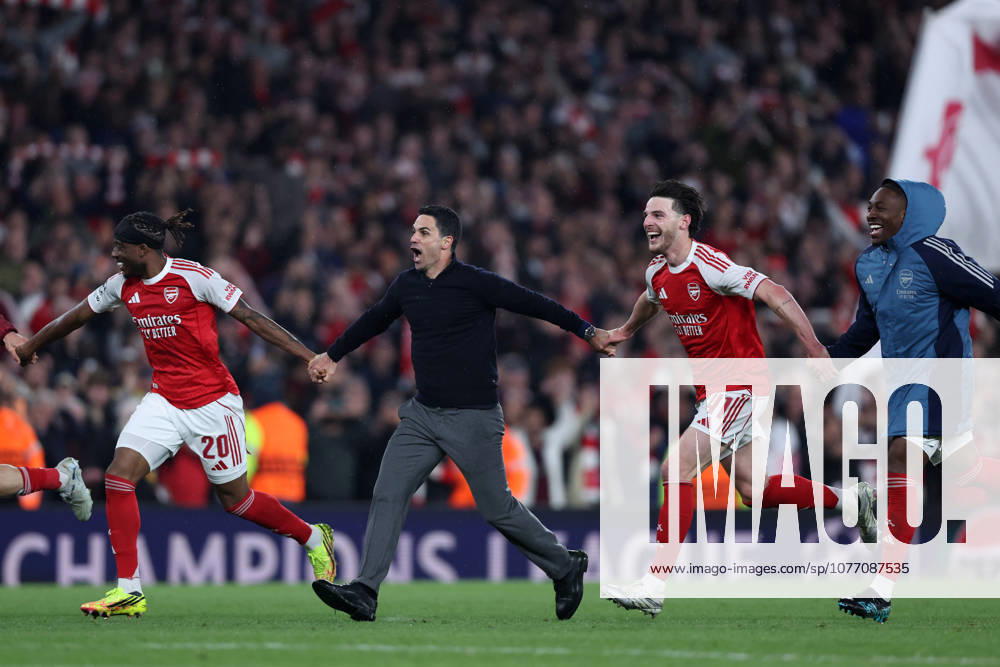 London, England, 5th May 2026. Mikel Arteta manager of Arsenal celebrates with Noni Madueke (L), Declan Rice (2nd R) and Eberechi Eze of Arsenal after the Arsenal vs Atletico Madrid UEFA Champions League match at the Emirates Stadium, London. Picture credit should read: David Klein Sportimage . SPI_162_DK_Arsenal_Athletico_Madrid SPI-4781-0162