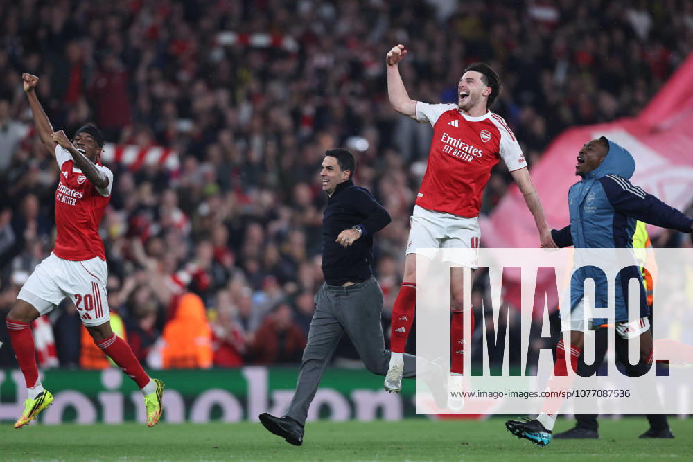 London, England, 5th May 2026. Mikel Arteta manager of Arsenal celebrates with Noni Madueke (L), Declan Rice (2nd R) and Eberechi Eze of Arsenal after the Arsenal vs Atletico Madrid UEFA Champions League match at the Emirates Stadium, London. Picture credit should read: David Klein Sportimage . SPI_163_DK_Arsenal_Athletico_Madrid SPI-4781-0163
