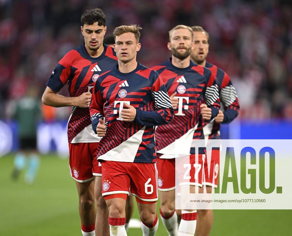 Football UEFA Championsleague 2025 2026 semi-final second leg, FC Bayern Munich Paris St Germain, in the Allianz Arena Munich, f l Aleksandar Pavlovic FC Bayern Munich , Joshua Kimmich FC Bayern Munich , Konrad Laimer FC Bayern Munich and Harry Kane FC Bayern Munich warm up DFL and DFB regulations prohibit any use of photographs as image sequences and or quasi video