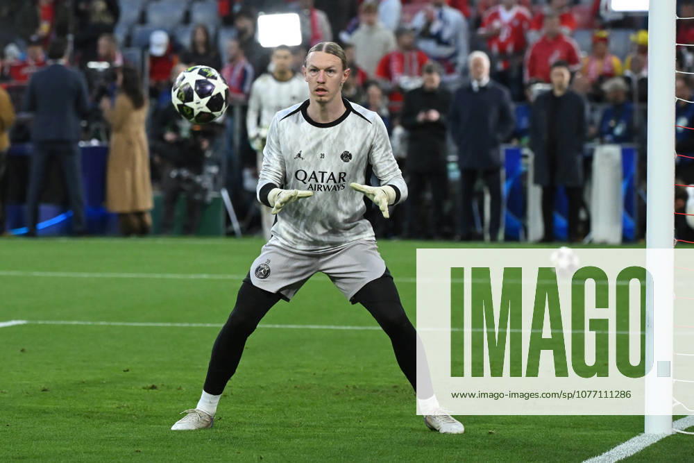 Football UEFA Champions League 1 2 Final, FC Bayern Muenchen Paris St Germain v l Warmup warm up Warm up before the match Matvey Safonov Paris St Germain Muenchen
